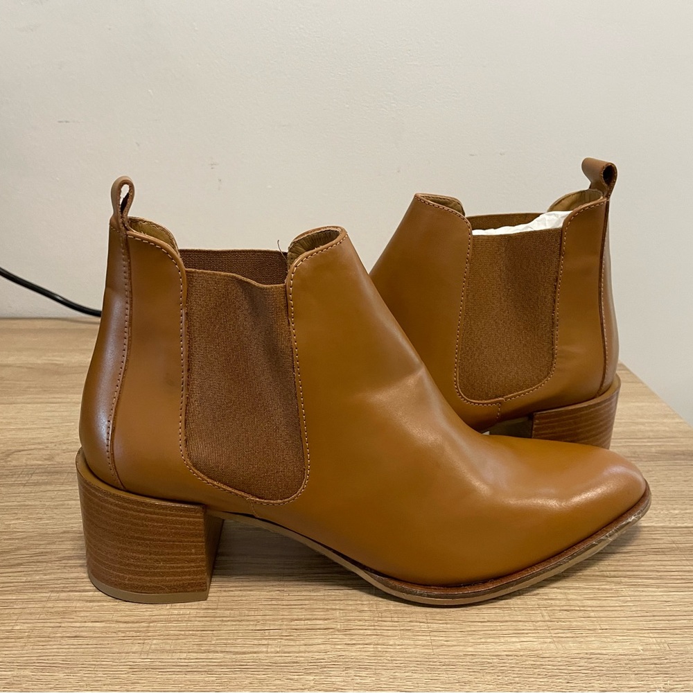 Everlane Tan Leather Chelsea Heeled Boots